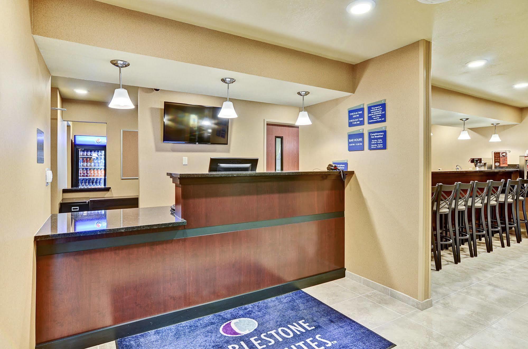 Cobblestone Inn & Suites - Ambridge Exterior photo